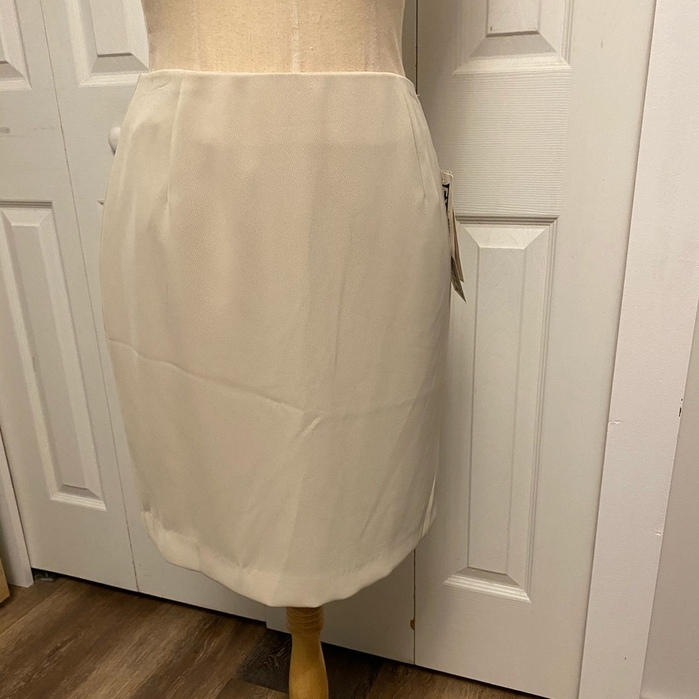 NWT Alia tan stretch skirt